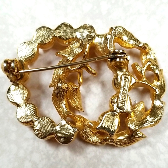 Vintage Signed Richelieu Faux Pearl Goldtone Brooch Pin - Picture 6 of 11